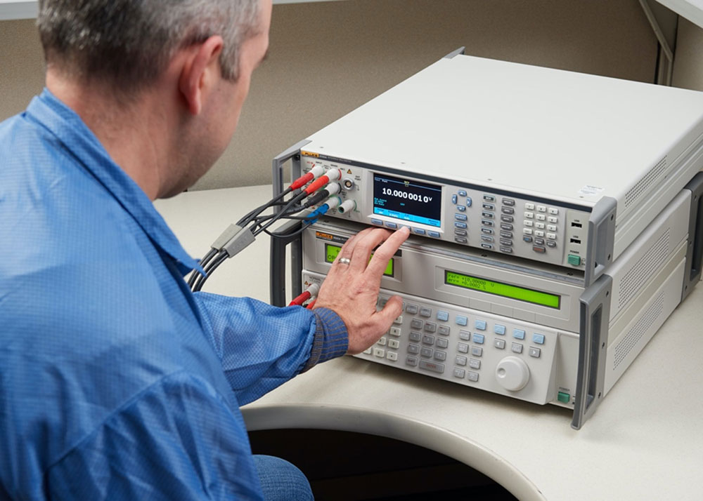Technician Sets Up a Calibration Using the 8588A Reference Multimeter and the 5522A Multi-Product Calibrator